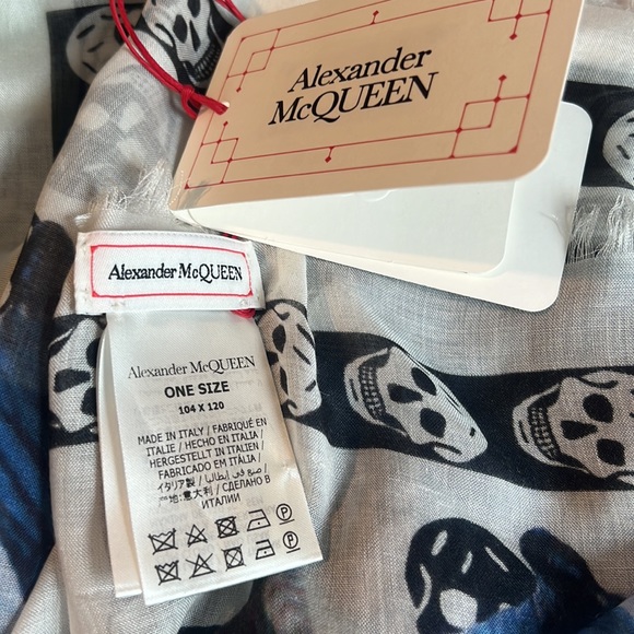 ALEXANDER MCQUEEN Classic Bellflower Modal & Silk Scarf white/black/indigo - Picture 8 of 11
